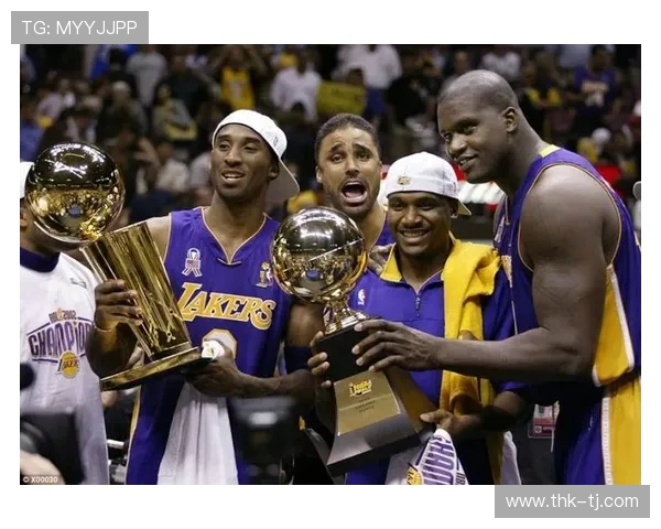 一日紫金终身湖人 八年前今朝湖人退役科比八二四号球衣的传奇时刻